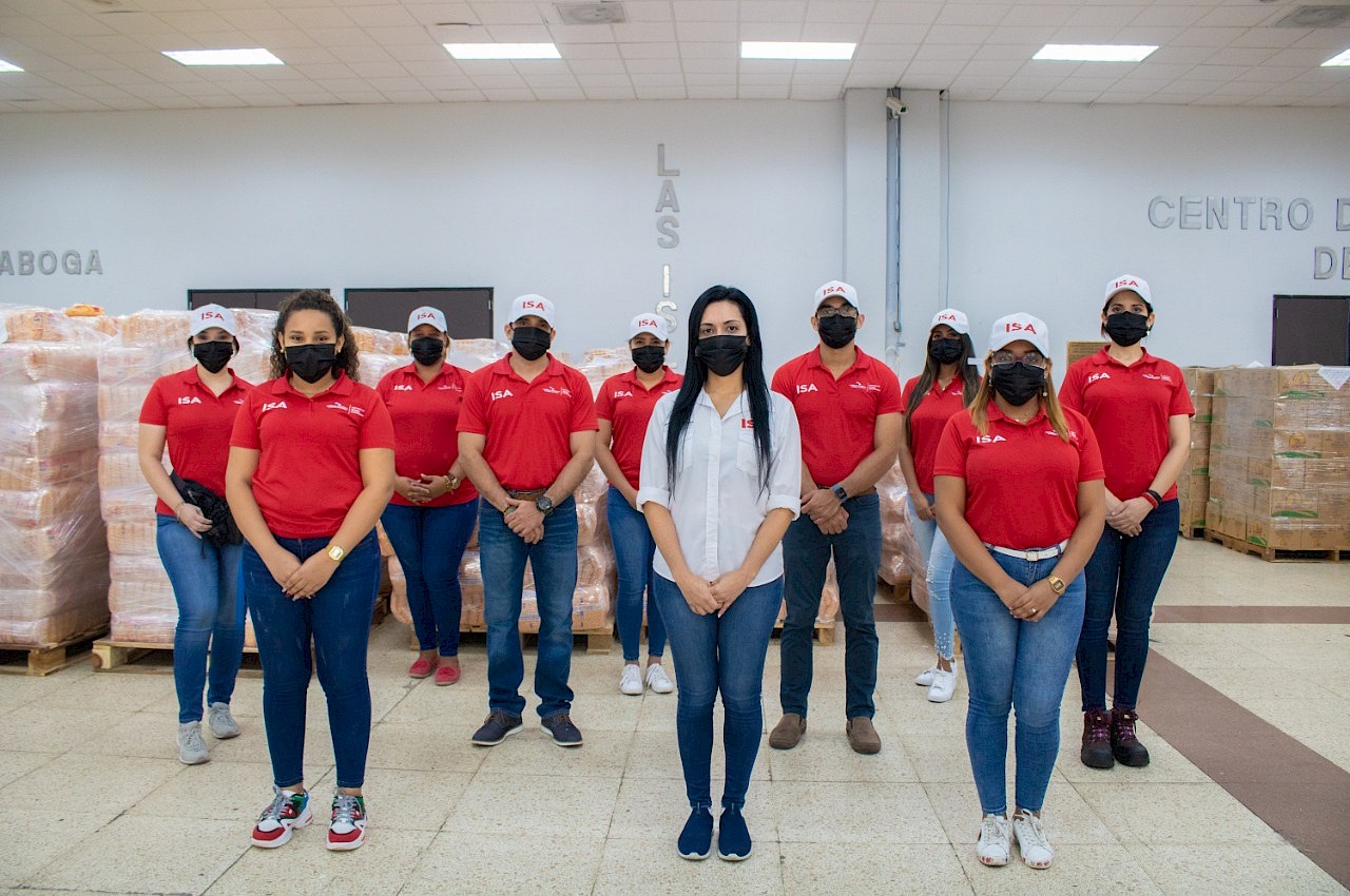 Equipo ISA brinda apoyo en confección de bolsas de comida en Panamá Solidario, Atlapa.