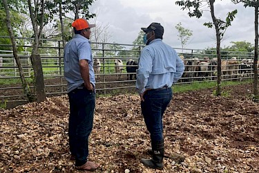 Visita de nuestro Gerente General, Luis Carlos Díaz Vargas a productor pecuario en Darién.