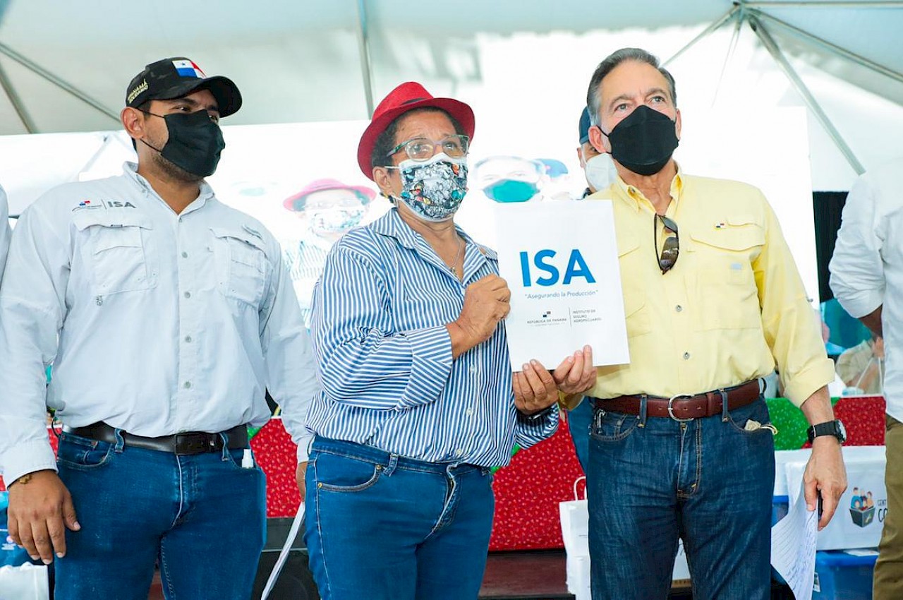 Entrega de cheques en concepto de indemnizaciones en Baco, Chiriquí.