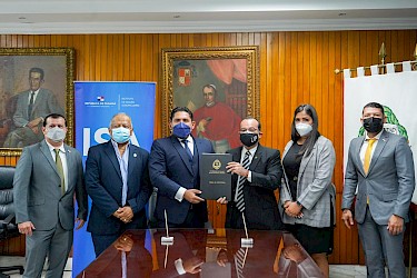 Firma de Convenio de Cooperación y Asistencia Técnica Recíproca con la Universidad de Panamá.