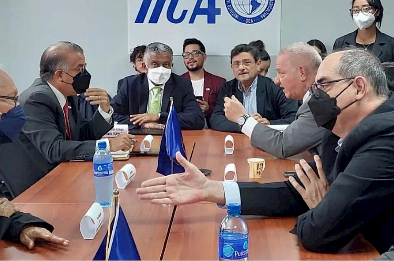 IICA y SENACYT realizan Inauguración del Módulo de Agricultura Vertical.