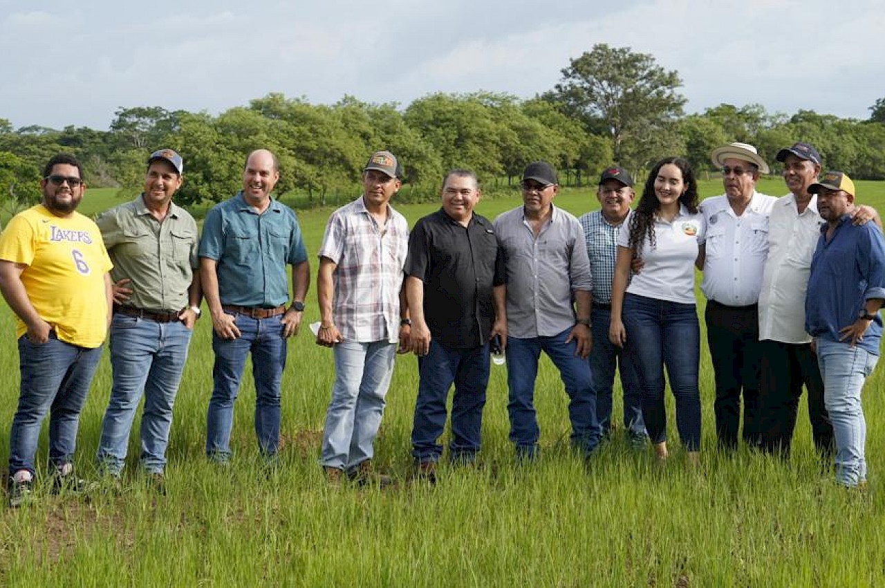Reunión con directivos de la Asociación de Productores de Arroz de Panamá Este