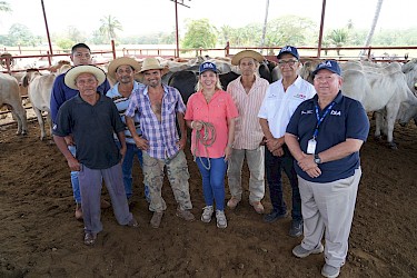 ISA se reúne con productores pecuarios en Costa Arriba de Colón.