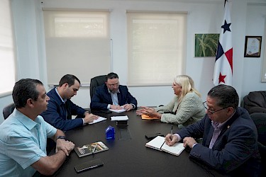 Reunión interinstitucional sobre estrategia nacional de bioeconomía en Panamá.