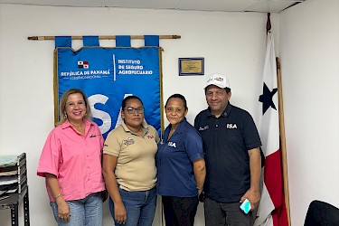 Productor de Soná renueva póliza para vientres con el ISA