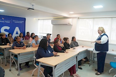 Personal del ISA recibe charla para prevención de la diabetes.