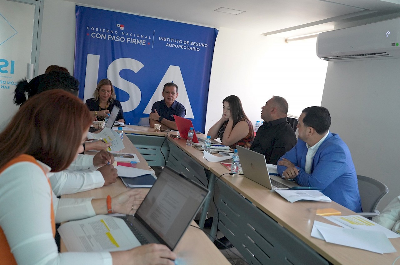 ISA revisa la actualización de los manuales de Seguro Pecuario y Seguro Complementario.