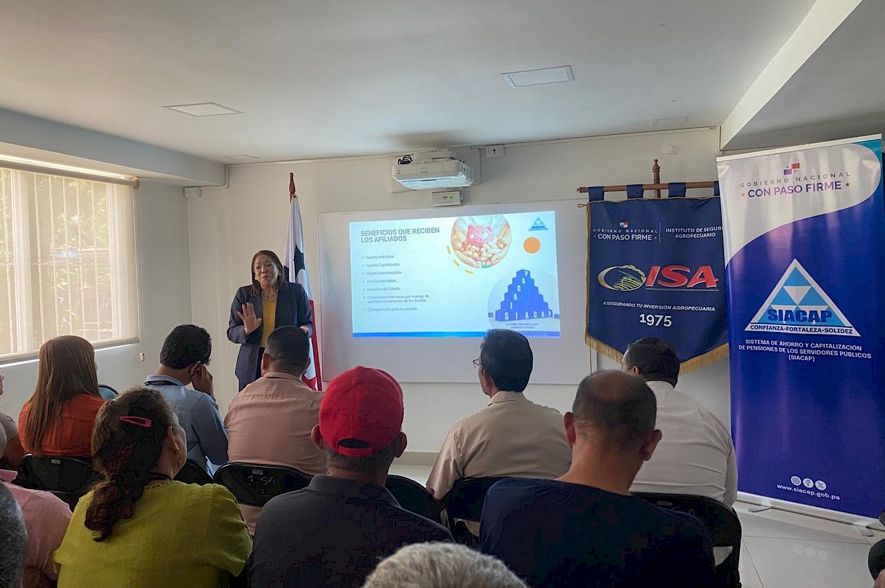 Colaboradores del ISA se capacitan sobre el Sistema de Ahorro y Pensiones de los Servidores Públicos (SIACAP).