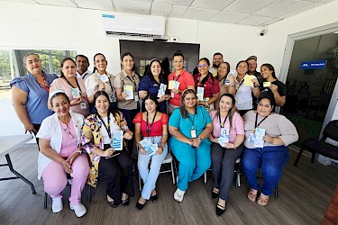 Funcionarios del ISA reciben vacuna preventiva en el Día Contra el Cáncer Cervicouterino.